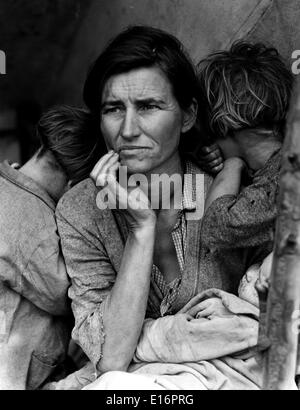 Mère migrants démunis un sélecteur de pois, en Californie Florence Owens Thompson, mère de sept 32 ans, Nipomo CA 1936 Banque D'Images