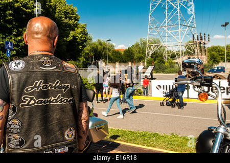 Turin, Italie. 24 mai, 2014. Italie Piémont Turin Mirafiori Motor Village Samedi 24 et dimanche 25 mai 2014, pour la première fois de leur histoire, la légendaire Jeep ® et la marque Harley-Davidson, ont fait équipe dans un grand événement avec une intention bénéfique (en faveur de l'IRCC, l'Institut du Cancer Candiolo ). Dans les espaces du Mirafiori Motor Village, sont deux jours de plaisir et plein de nombreuses initiatives : Crédit : Realy Easy Star/Alamy Live News Banque D'Images