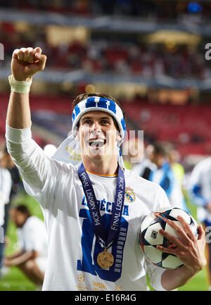 24.05.2014, Lisbonne, Portugal. Le milieu de terrain Gareth Bale du Real Madrid accueille son suppporters après la finale de la Ligue des Champions de match entre le Real Madrid et l'Atletico Madrid au Sport Lisboa e Benfica Stadium, Lisbonne, Portugal Banque D'Images