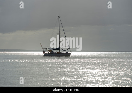 Bateau à voile au coucher du soleil, Fraser Island, Queensland, Queensland, Australie Banque D'Images