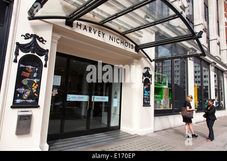 Grand magasin Harvey Nichols, Knightsbridge, Londres, Angleterre, Royaume-Uni Banque D'Images