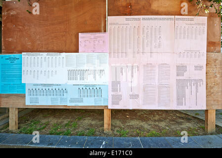 Bruxelles, Belgique. 25 mai, 2014. Élections européennes le 25 mai 2014 à Bruxelles. Panneaux d'information électorale. Crédit : Patrick Bombaert/Alamy Live News Banque D'Images