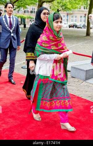Middelburg, Pays-Bas. 24 mai, 2014. Yousefzai Malala assister à la cérémonie de remise des prix des quatre libertés Awards 2014 dans la Nieuwe Kerk à Middelburg, Pays-Bas, 24 mai 2014. Photo : Patrick van Katwijk - AUCUN FIL - SERVICE/dpa/Alamy Live News Banque D'Images