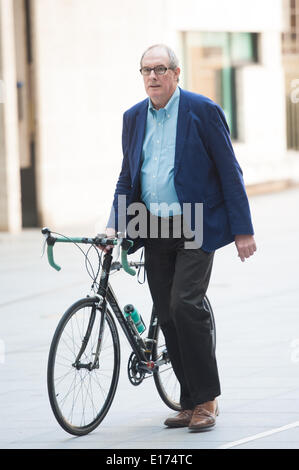 Londres, Royaume-Uni. 25 mai, 2014. Analyste politique Will Hutton arrive à la BBC Television Centre avant de prendre part à l'Andrew Marr Show, le dimanche 25 mai 2014. Credit : Heloise/Alamy Live News Banque D'Images