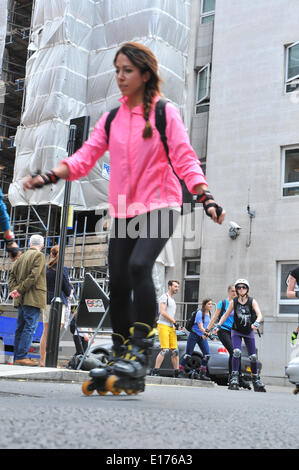 New Burlington Street, Londres, Royaume-Uni. 25 mai 2014. La masse de patins dans le centre de Londres aujourd'hui. Crédit : Matthieu Chattle/Alamy Live News Banque D'Images