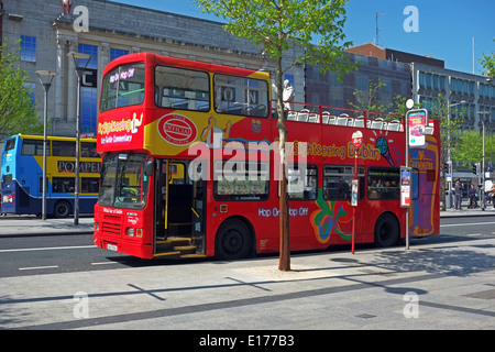 Touristiques de Dublin Bus à Toit Ouvert Banque D'Images