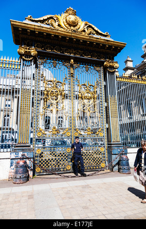 France Paris Sainte Chapelle Palais de Justice de la ville de Paris Porte de l'Europe destination européenne de sécurité surveillé Banque D'Images