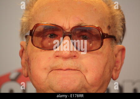 PIX FICHIER : Décès de l'ancien Président polonais et Wojciech Jaruzelski, ici au cours d'une réunion du journal français Libération en 2009, Lyon, Rhône, Rhône-Alpes, France. Credit : Thibaut/Alamy Live News Banque D'Images