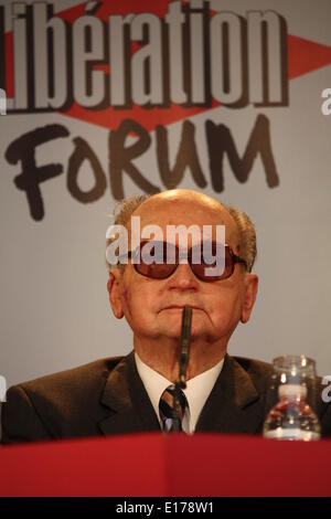 PIX FICHIER : Décès de l'ancien Président polonais et Wojciech Jaruzelski, ici au cours d'une réunion du journal français Libération en 2009, Lyon, Rhône, Rhône-Alpes, France. Credit : Thibaut/Alamy Live News Banque D'Images