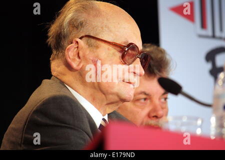 PIX FICHIER : Décès de l'ancien Président polonais et Wojciech Jaruzelski, ici au cours d'une réunion du journal français Libération en 2009, Lyon, Rhône, Rhône-Alpes, France. Credit : Thibaut/Alamy Live News Banque D'Images