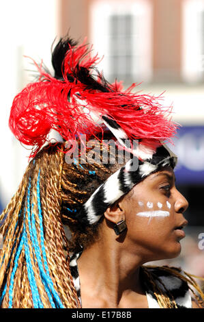 Carnaval international de Luton 25 mai 2014, danse et musique du monde entier dans les rues de Luton, Bedfordshire, Royaume-Uni Banque D'Images