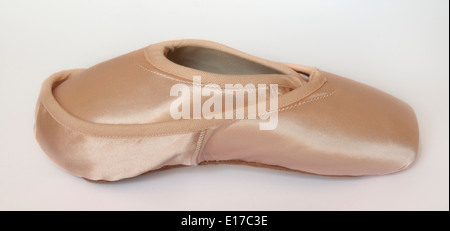 paire de chaussures pointe ensemble sur fond blanc sans rubans Banque D'Images