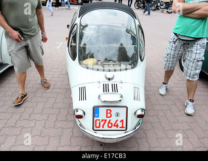 Berlin, Allemagne. 24 mai, 2014. Un Heinkel bubble voiture de 1958 est exposée au cours de la 8e voiture classique DEKRA de comité directeur à Berlin, Allemagne, 24 mai 2014. De nombreuses voitures en compétition pour des trophées dans huit catégories. Photo : Stephanie Pilick/dpa/Alamy Live News Banque D'Images