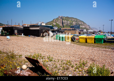 Une vue sur chantier par le front de mer de Hastings avec l'Orient hill lift en arrière-plan Banque D'Images