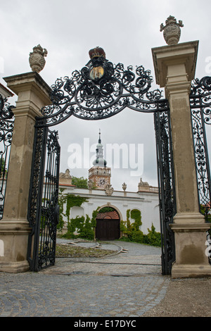 Mikulov vue de l'intérieur du château porte vers l'horloge, République Tchèque Banque D'Images