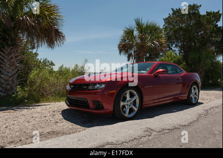 Un super sport Chevrolet Camaro rouge garée dans Crystal River, Florida USA Banque D'Images