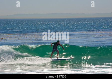 Surfer à Laguna Beach, Californie Banque D'Images