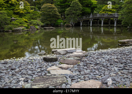 Sento Gosho au Jardin du Palais Impérial de Kyoto. La conception du jardin a été attribuée à Enshu Kobori Banque D'Images