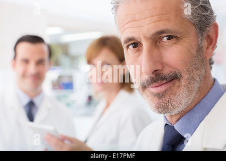 Portrait of smiling scientist in laboratory Banque D'Images