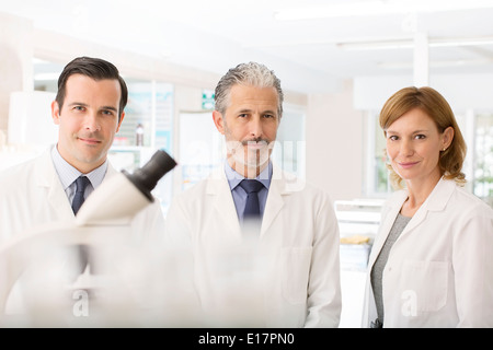 Portrait of scientists in laboratory Banque D'Images