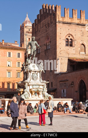 La statue de bronze de Fontana di Nettuno ou fontaine de Neptune de la Piazza Nettuno, Bologne. C'est par le sculpteur Giambologna. Banque D'Images