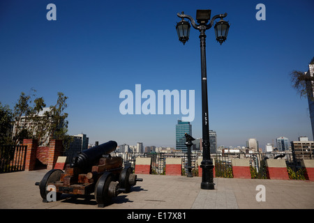 Cannon Street et la lumière sur la terrasse défensive cerro santa lucia hill Santiago Chili Banque D'Images