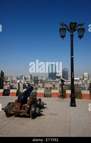 Cannon Street et la lumière sur la terrasse défensive cerro santa lucia hill Santiago Chili Banque D'Images