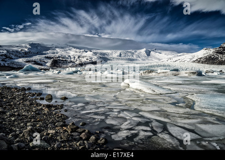 Les icebergs floating in Fjallsarlon, lagune glaciaire du glacier Vatnajokull Fjallsjokull, calotte de glace, l'Islande Banque D'Images