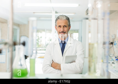 Portrait of smiling scientist in laboratory Banque D'Images