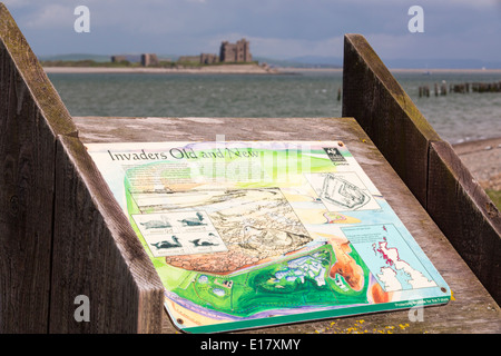 En regardant vers l'île de Piel et Château de South Walney, Cumbria, UK. Banque D'Images