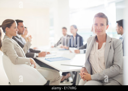 Portrait of smiling businesswoman in conference room Banque D'Images