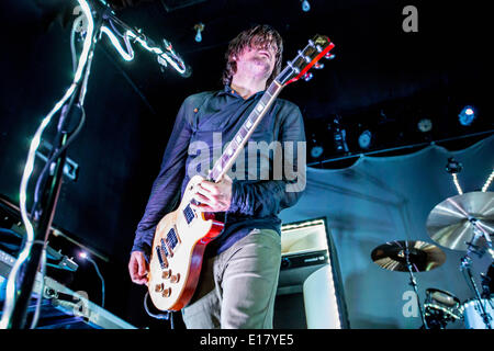 Detroit, Michigan, USA. 26 mai, 2014. Le guitariste GREG Edwards de l'échec d'effectuer sur le North American Reunion Tour à Saint Andrews Hall à Detroit, MI, le 25 mai 2014 Crédit : Marc Nader/ZUMA/ZUMAPRESS.com/Alamy fil Live News Banque D'Images