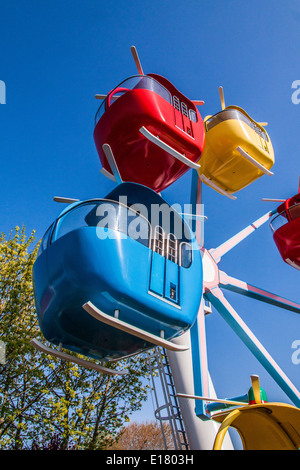 Vol en hélicoptère du lapin Miss ride, Peppa Pig World, Paultons Park, Romsey Southampton, Angleterre, Royaume-Uni. Banque D'Images