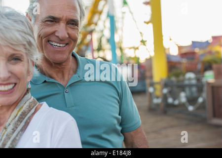 Portrait of senior couple at amusement park Banque D'Images