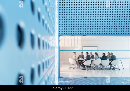 Business people conference room table Banque D'Images