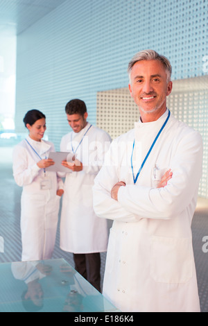 Portrait of smiling scientist Banque D'Images