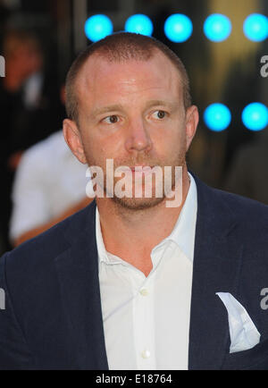 London, UK, UK. 8 juillet, 2010. Guy Ritchie assiste à la première mondiale de 'Création' à l'Odeon Leicester Square. © Ferdaus Shamim/ZUMA/ZUMAPRESS.com/Alamy fil Live News Banque D'Images