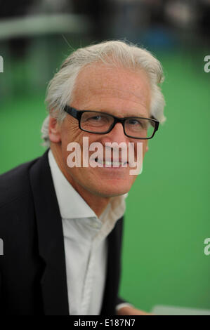 Hay-on-Wye, au Pays de Galles, Royaume-Uni BANK HOLIDAY LUNDI 26 MAI 2014 PHILIPPE CROCHET, directeur chez Sotheby's auction house, le cinquième jour du Daily Telegraph 2014 Festival de littérature de Hay, le Pays de Galles UK Crédit photo : Keith morris/Alamy Live News Banque D'Images