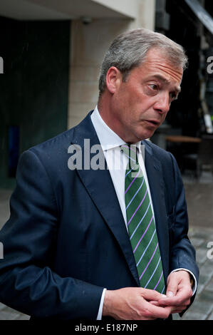 Nigel Farage Victoire Intercontinental Hotel Broadway Street London Uk avec l'équipe de l'UKIP pour célébrer l'élection 2014 MEP : Crédit Prixnews/Alamy Live News Banque D'Images