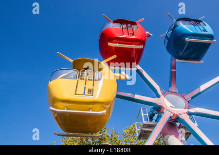 Vol en hélicoptère du lapin Miss ride, Peppa Pig World, Paultons Park, Romsey Southampton, Angleterre, Royaume-Uni. Banque D'Images