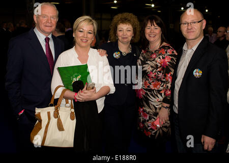 Belfast, Royaume-Uni. 26 mai, 2014. Vice-premier ministre Martin MGuinness, Michelle O'Neill, Ni Ciara Chualain, Michelle Gildernew et Paul Maskey Résultats des élections européennes à MP Crédit : Bonzo/Alamy Live News Banque D'Images