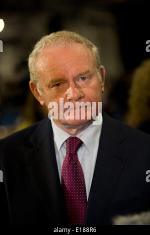 Belfast, Royaume-Uni. 26 mai, 2014. Martin McGuinness, vice-premier ministre à compter des résultats des élections européennes : Crédit Bonzo/Alamy Live News Banque D'Images