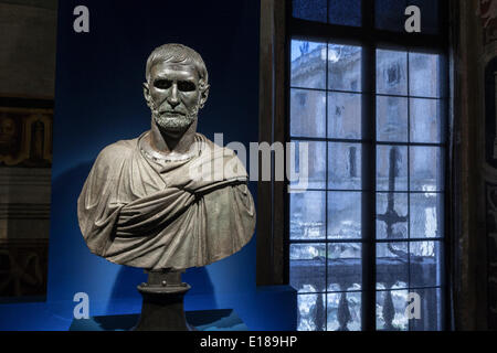 Buste en bronze de Brutus Capitalinus au Musée du Capitole à Rome, à l'exhibition à l'occasion de 450e anniversaire de la mort de Michel-Ange Buonarroti Banque D'Images