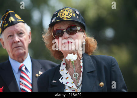 Westwood, CA, USA. 26 mai, 2014. Assister à la Journée des anciens combattants memorial service à Los Angeles National Cemetery à Westwood, en Californie. Credit : Krista chenil/ZUMAPRESS.com/Alamy Live News Banque D'Images