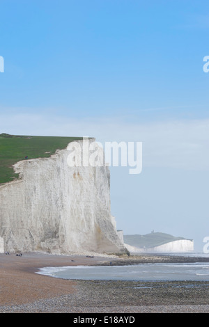 Vue des sept Sœurs par un jour de vent. La fin de la South Downs Way dans le parc national des South Downs dans l'East Sussex. Banque D'Images