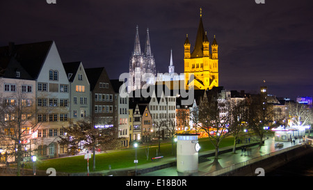 Vue de la rivière de l'Eglise Grand St-martin et de la cathédrale de Cologne , Allemagne Banque D'Images