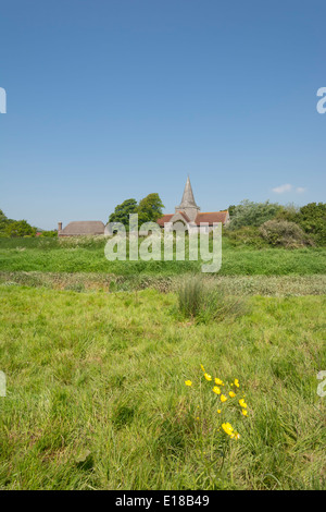 Une vue de l'église St Andrews et la maison du clergé dans la région de Seaford, un village pittoresque dans la vallée de la rivière Cuckmere dans Suss Banque D'Images