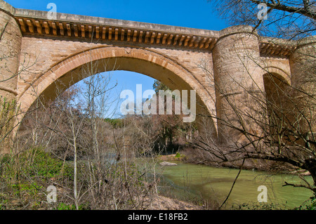 Pont de la Renaissance et de la rivière Genil, 16e siècle, Benameji, Cordoba-province, région d'Andalousie, Espagne, Europe Banque D'Images