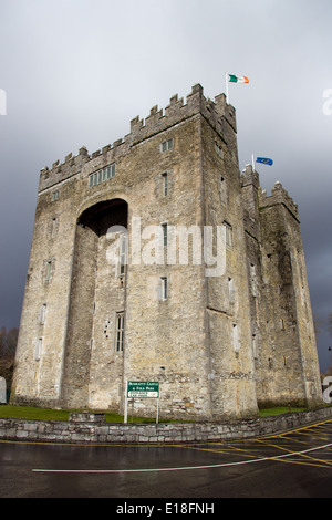 Le Bunratty Castle dans le comté de Clare, Irlande Banque D'Images