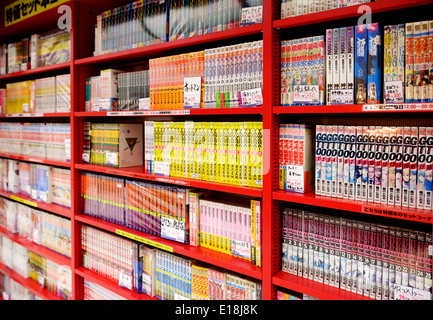 Comics Manga livres sur des étagères dans un magasin japonais. Tokyo, Japon. Banque D'Images